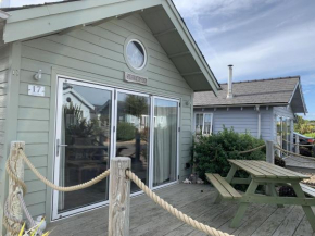 Salty Dog at The Bay Filey, sleeps 4, 2 dogs welcome for free too